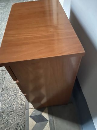 Mesita de noche de madera