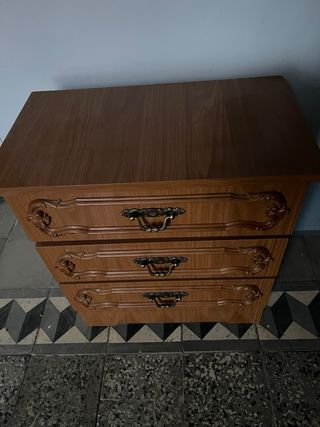 Mesita de noche de madera