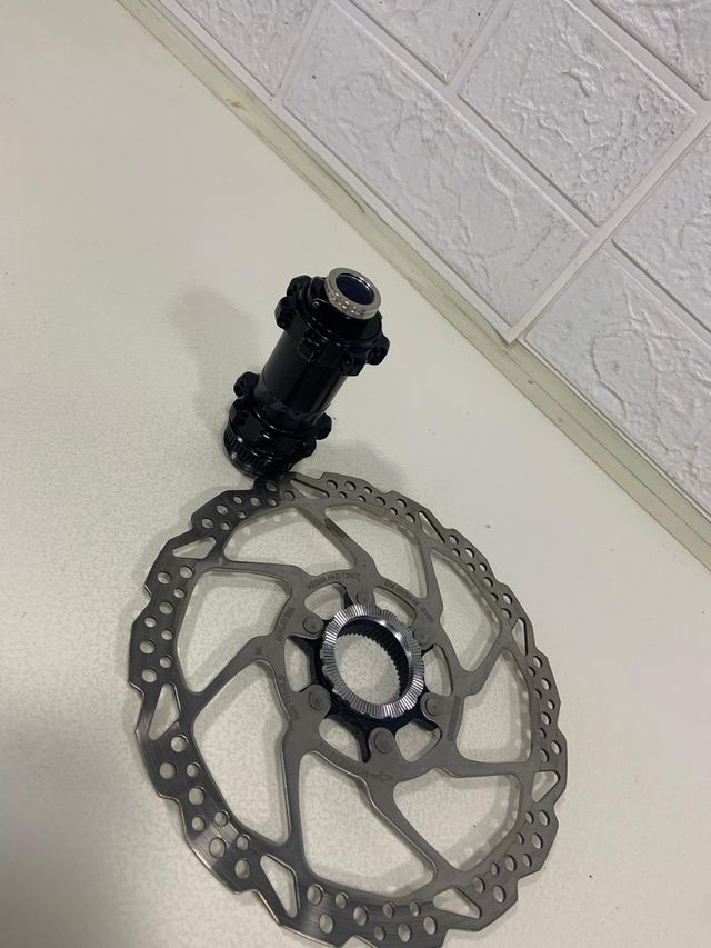 Buje Fulcrum delantero