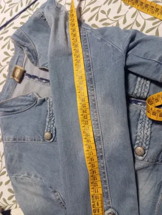 Cazadora vaquera torera con botones