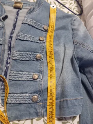 Cazadora vaquera torera con botones