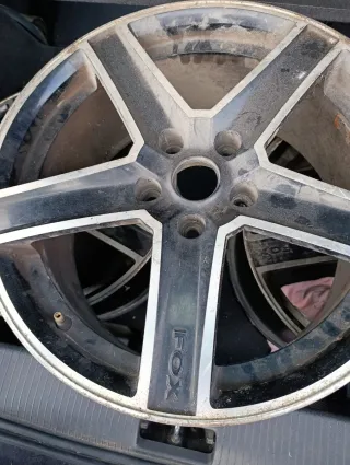 3 Llantas FOX (precio negociable)