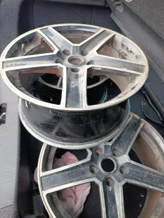 3 Llantas FOX (precio negociable)