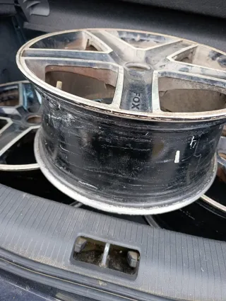 3 Llantas FOX (precio negociable)