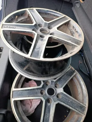 3 Llantas FOX (precio negociable)