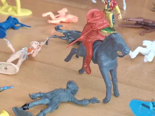 Grande lotto di giocattoli western anni '70 vintage