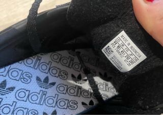 Zapatillas Adidas Edición Limitada Negras