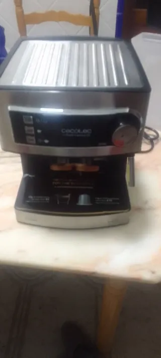 Cafetera cecotec ,en su envase origuinal 45 e