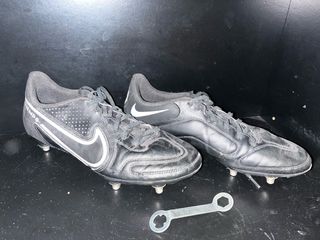 Botas de futbol/rugby nike negras reflectante