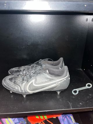 Botas de futbol/rugby nike negras reflectante