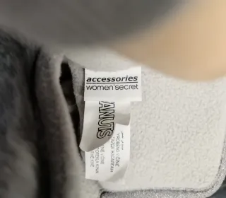 Pantufas tom cinza brilhante + pelo.