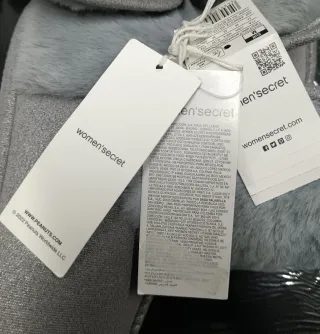 Pantufas tom cinza brilhante + pelo.