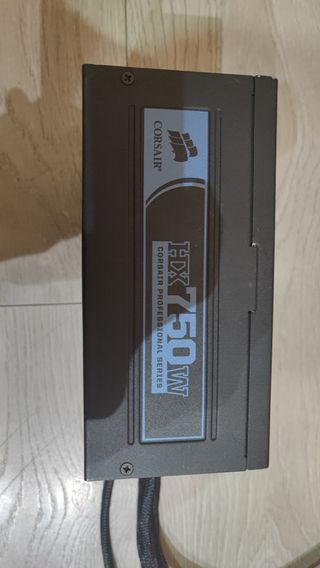 Fuente de alimentación Corsair HX750