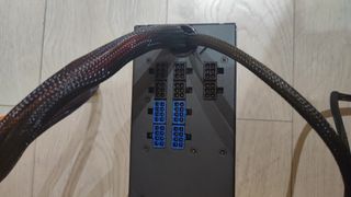 Fuente de alimentación Corsair HX750