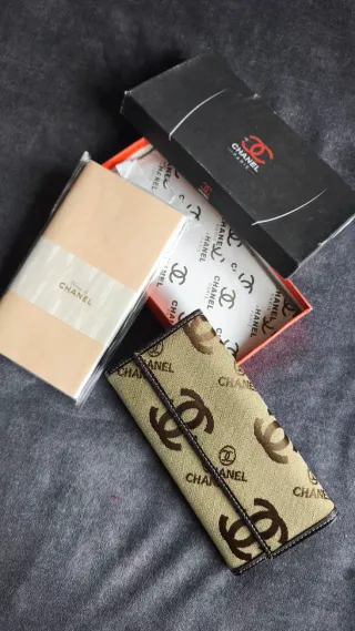 Set de Cartera Vintage Chanel y 3 cuadernos.