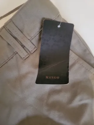 Pantalón chino de mango