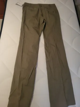 Pantalón chino de mango