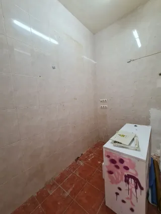 Se alquila local comercial en Almería capital