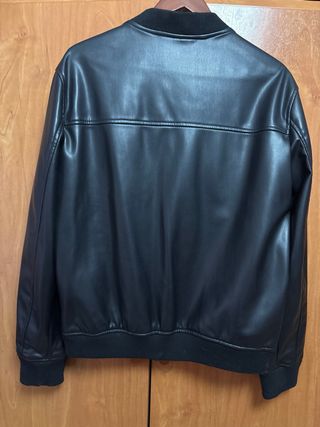Bomber, piel sintética, como nueva.