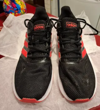 Zapatillas Adidas de mujer talla 40 ,negras y rojo