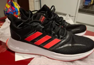 Zapatillas Adidas de mujer talla 40 ,negras y rojo