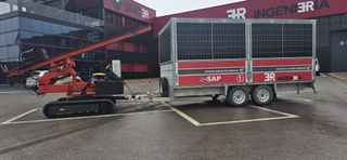 Hincadora de postes + remolque solar autónomo