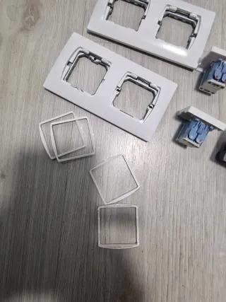 Enchufe serie 27 con Marcos