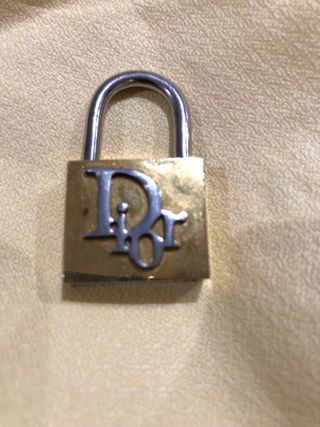 Llavero en forma de candado Dior