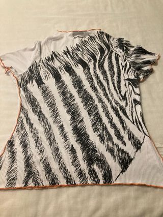 T-shirt motif zèbre. Marque Desigual. Taille L.