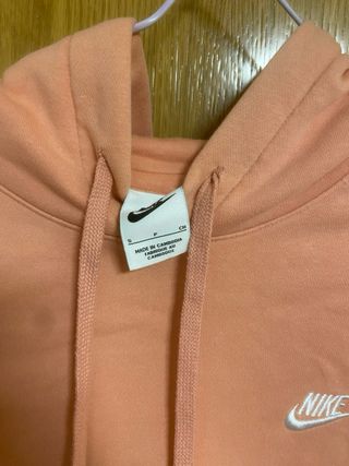 Sudadera color salmón de nike, talla S