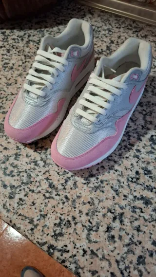 Zapatillas Nike Air Max 1 color rosa plata