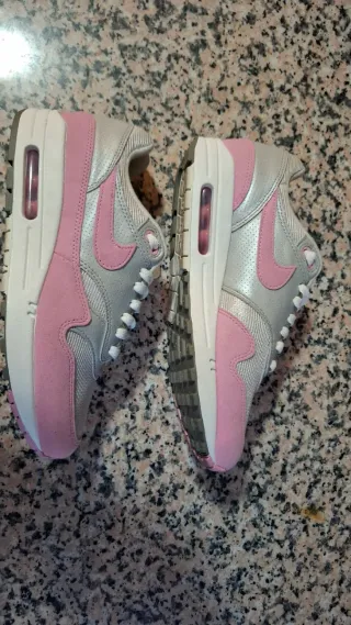 Zapatillas Nike Air Max 1 color rosa plata