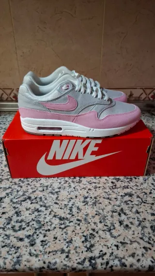 Zapatillas Nike Air Max 1 color rosa plata