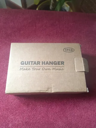 Guitar hanger