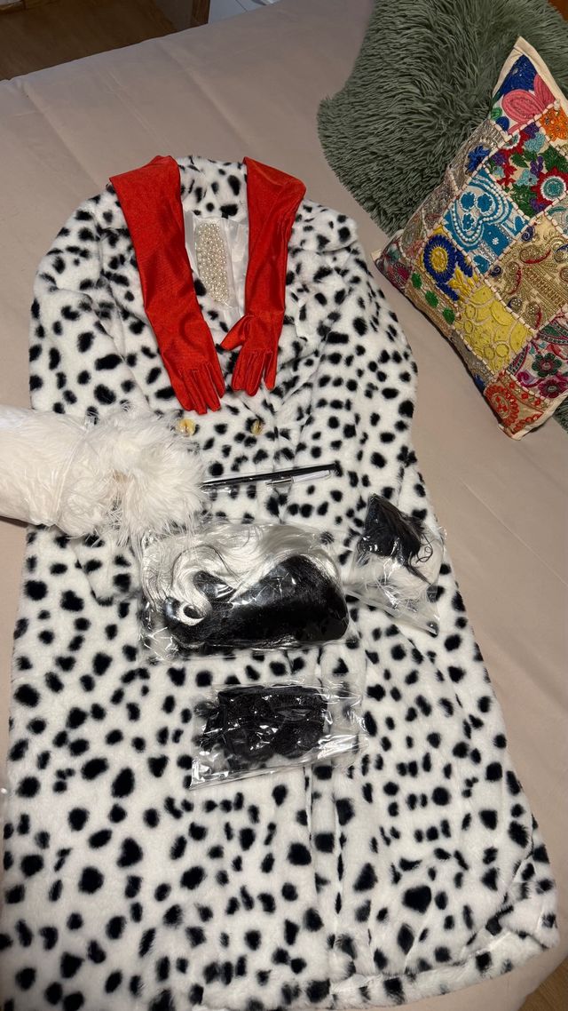 Disfraz completo Cruella de Vil.