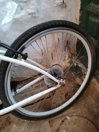 Bicicleta Urbana Blanca - Ideal para restauración