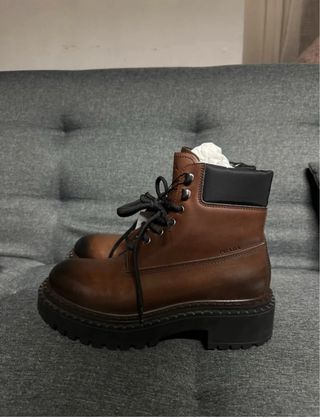 Boots Prada