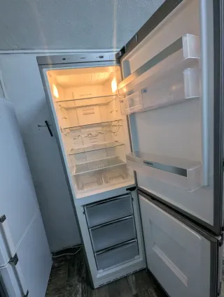 NEVERA SIEMENS COLOR GRIS