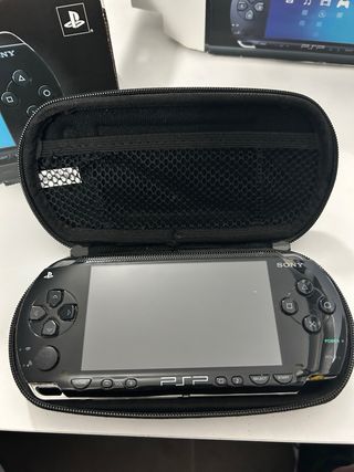 PSP senza giochi nella sua confezione originale