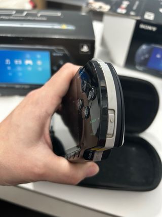 PSP senza giochi nella sua confezione originale