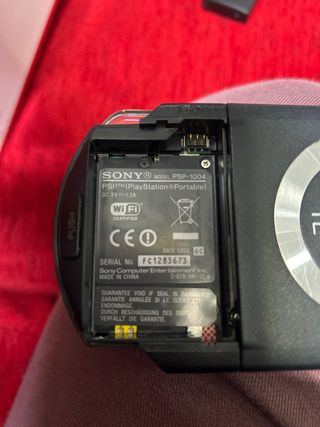 PSP senza giochi nella sua confezione originale