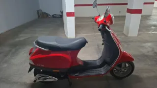 Vespa Roja Scooter Automática