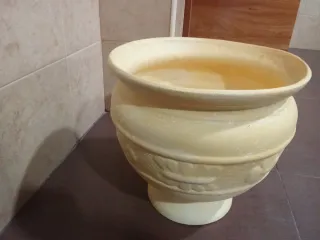 Masetero redondo de terracota