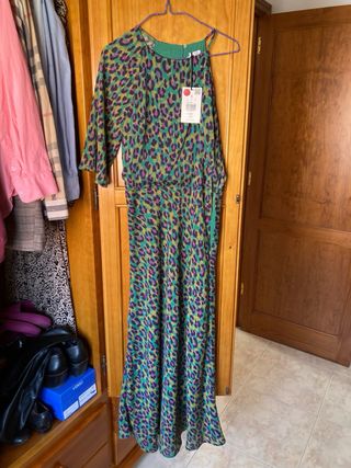 Lote de 60 prendas de ropa + 4 pares de zapatos