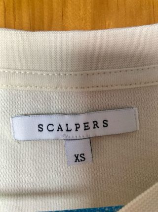 Lote de 60 prendas de ropa + 4 pares de zapatos