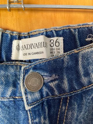 Lote de 60 prendas de ropa + 4 pares de zapatos