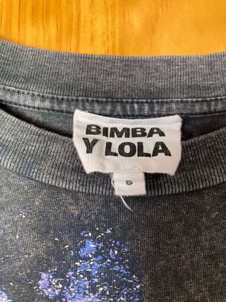 Lote de 60 prendas de ropa + 4 pares de zapatos