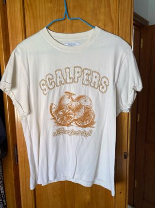 Lote de 60 prendas de ropa + 4 pares de zapatos