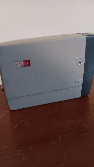 Cinepresa vintage portatile