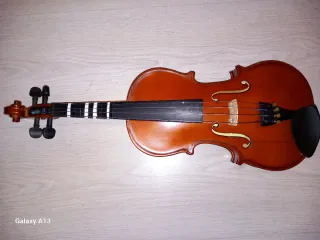 Violín 1/4 marca Kreutzer (arco, violín y estuche)